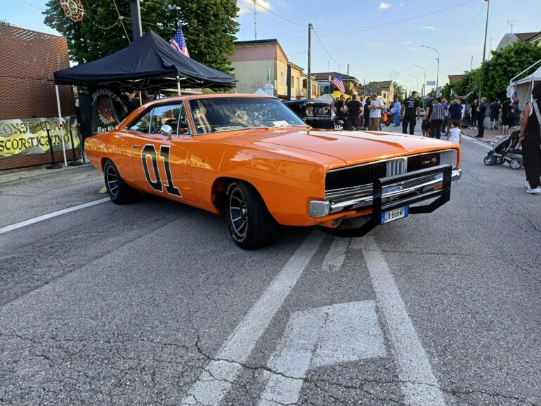 American Night 2024 a Scortichino di Bondeno: Una Serata Memorabile di Auto Americane e Line Dance con la Wild Eagle Dance Country School